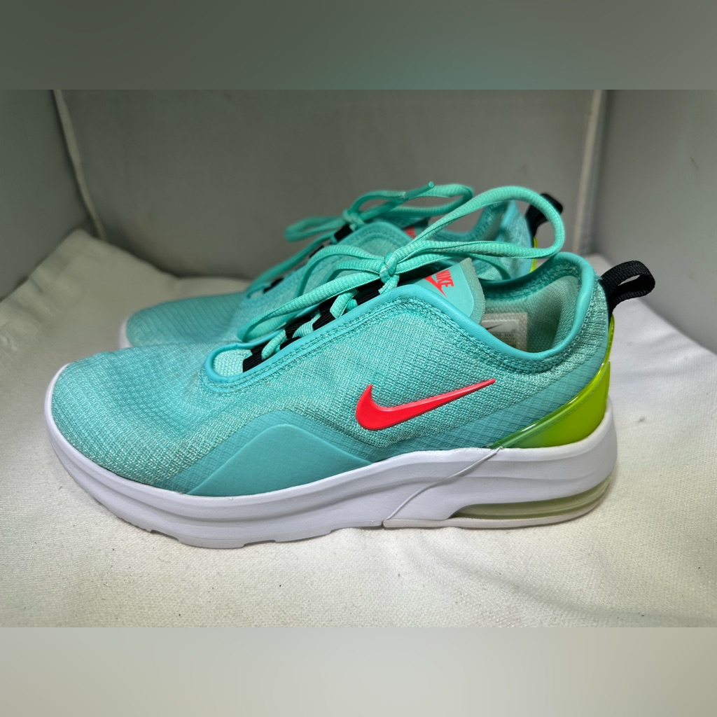 Preowned Nike Air Max Motion 2 Sneakers Womens 6